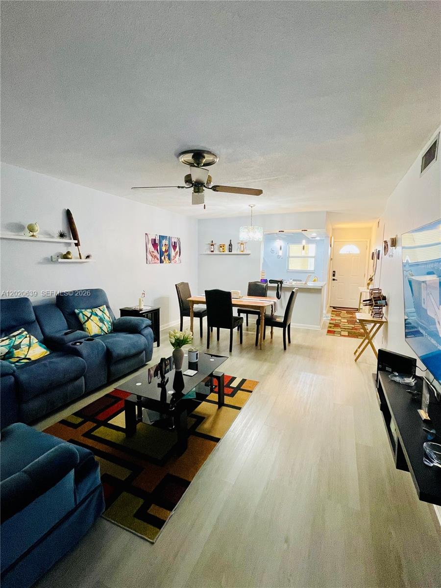 VILLAGE ROYALE ON THE GRE - Residential