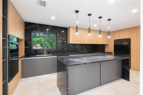 2181 SW 20th St Miami FL 33145