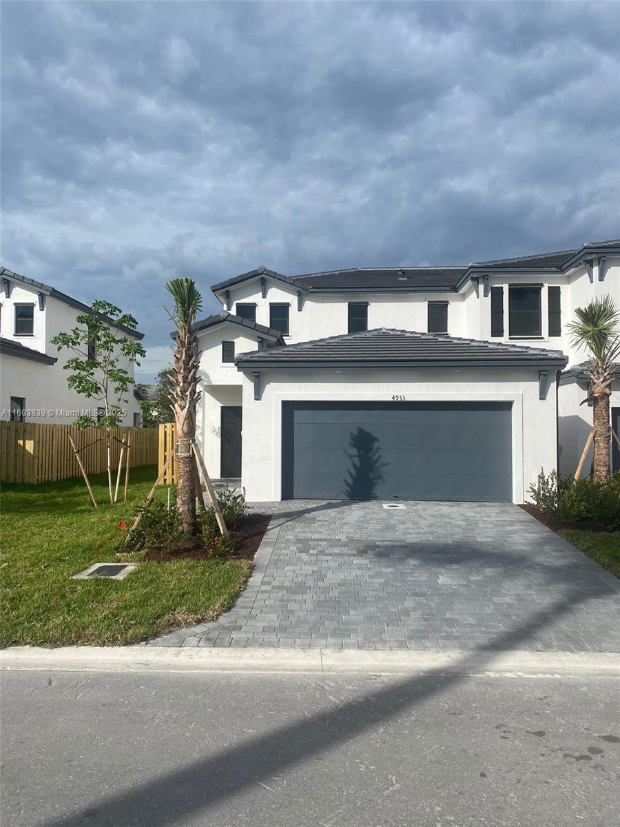 4933 Oakmont Dr