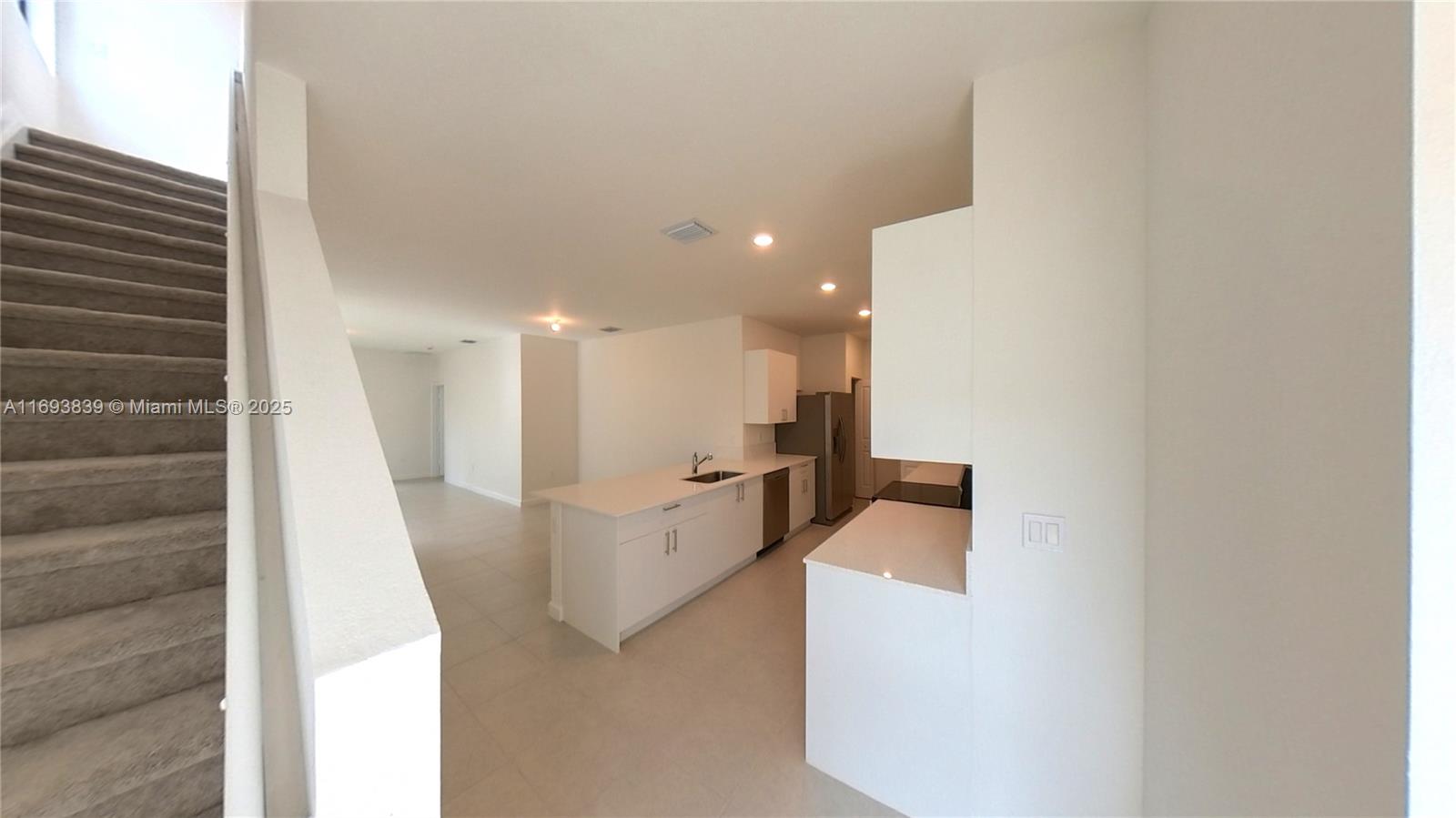 4933 Oakmont Dr