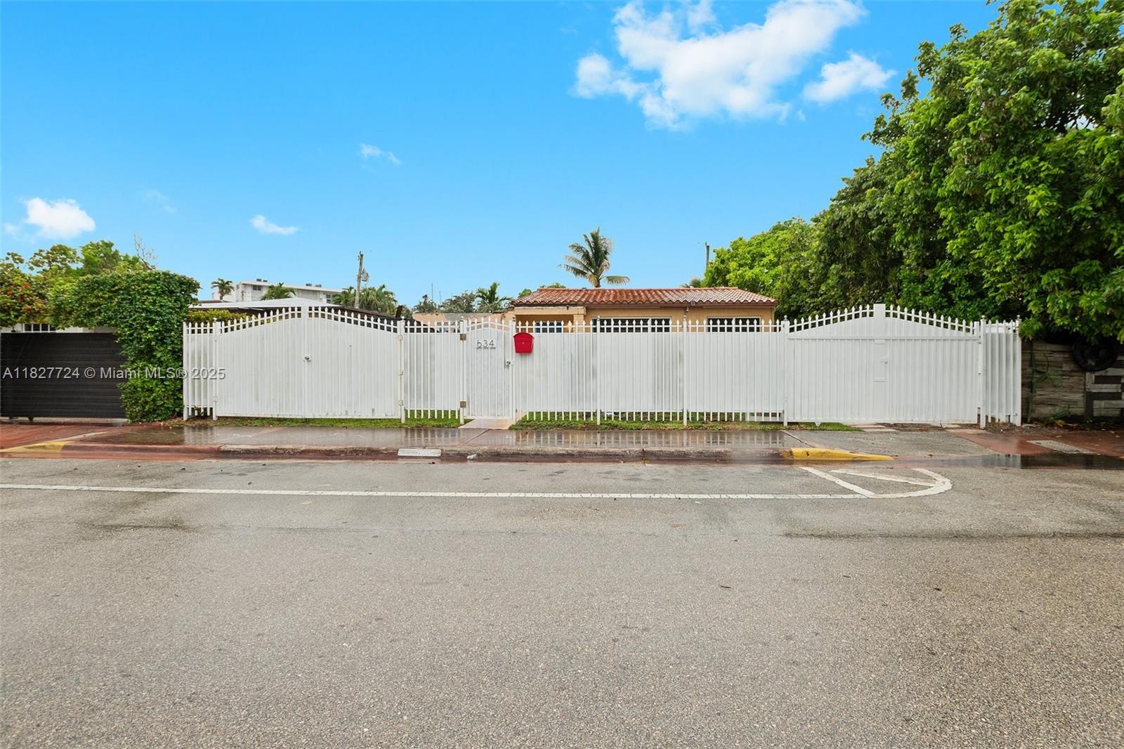 BISCAYNE BCH SUB - Residential