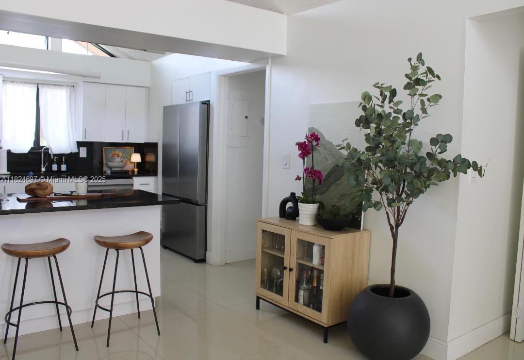 BRIAR BAY TOWNHOUSE ESTAT - Residential