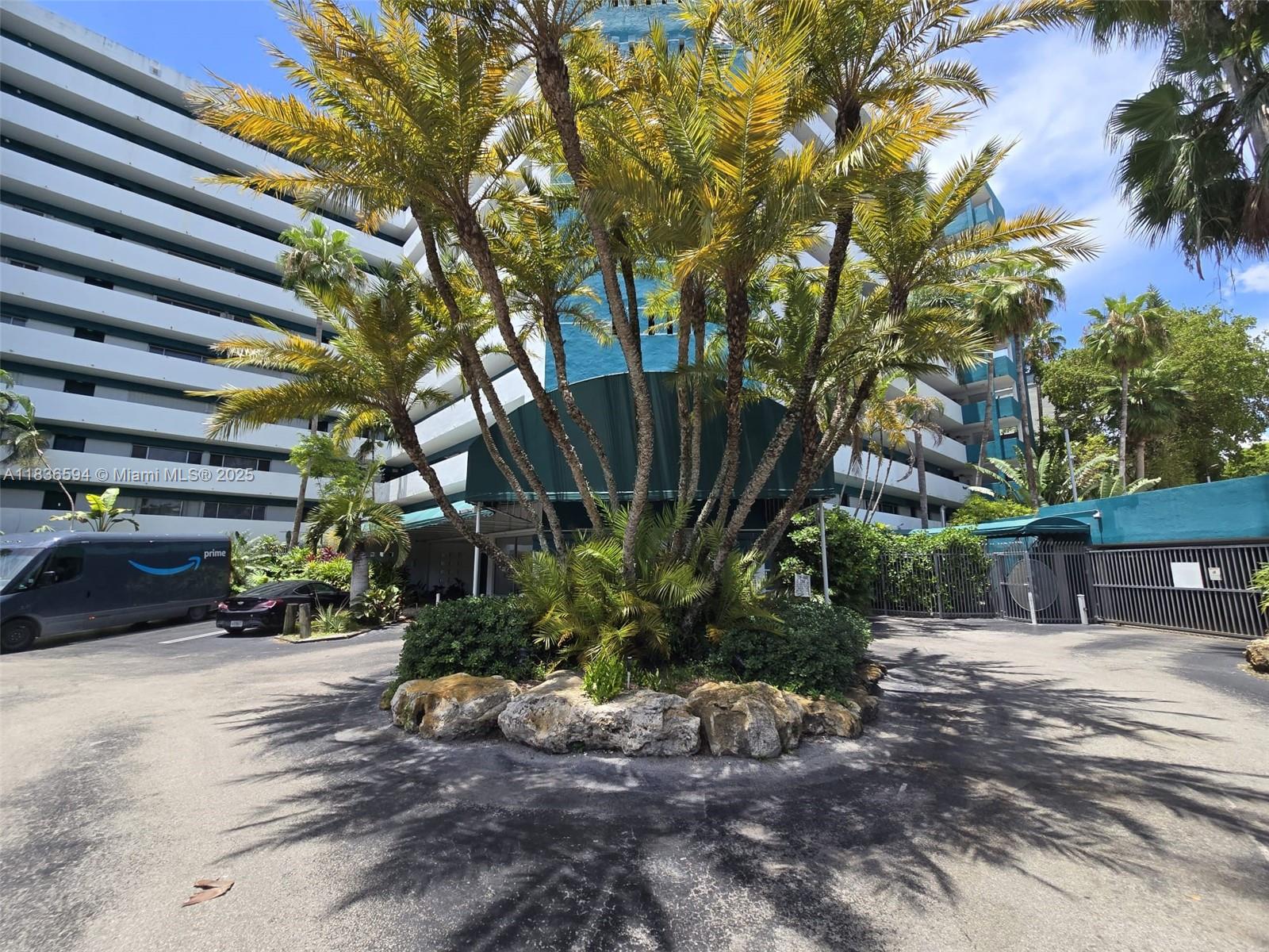 1700 NW N River Dr 1001