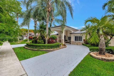 Single Family Residence in Miami FL 15430 115th Ter Ter.jpg