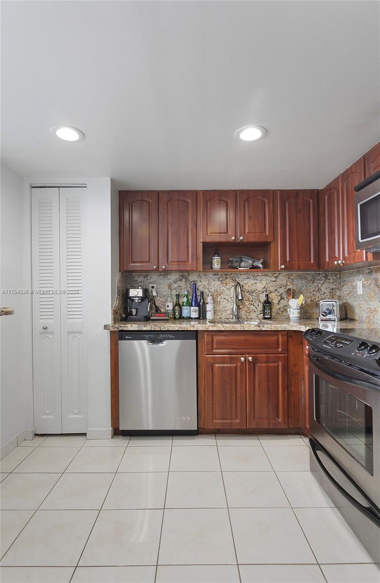 PARKVIEW PLAZA CONDO - Residential