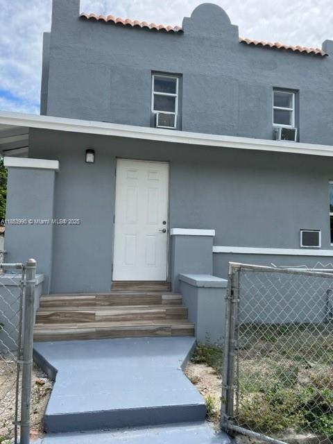 922 NW 2nd St