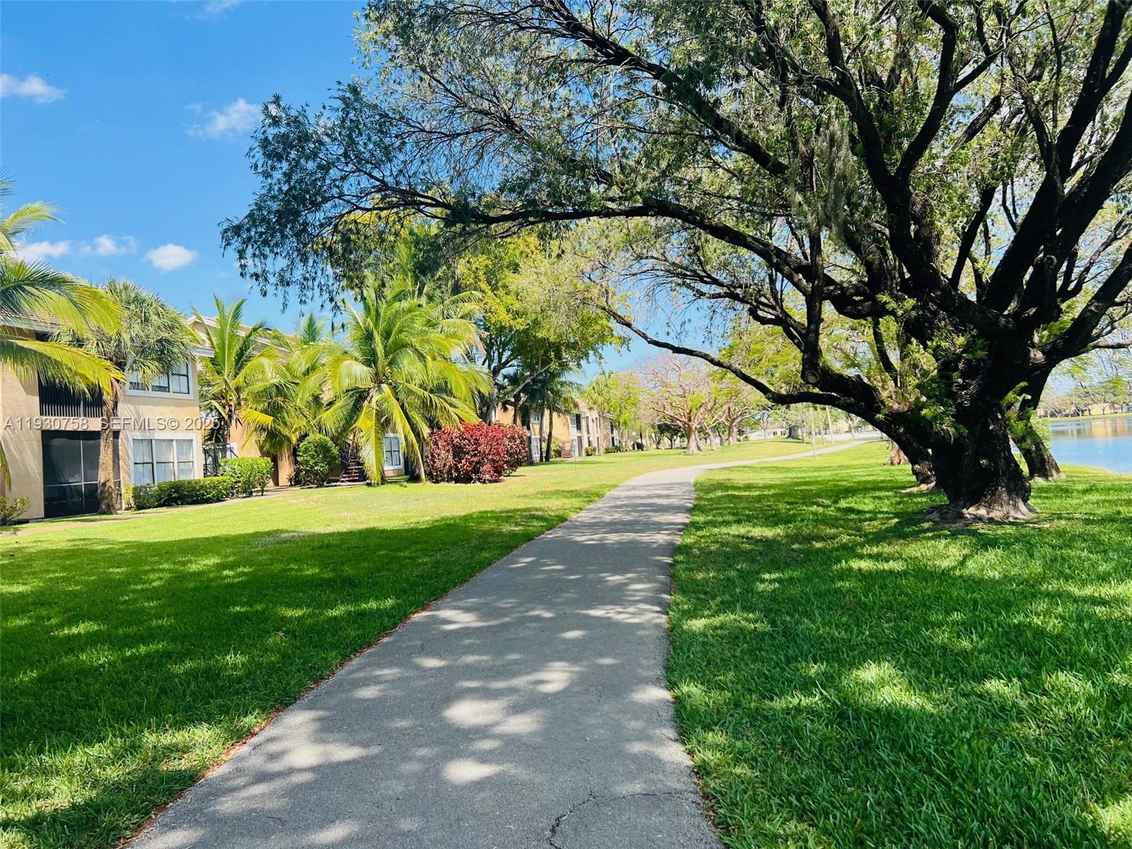 VISTA LAGO AT THE HAMMOCK - Residential Lease