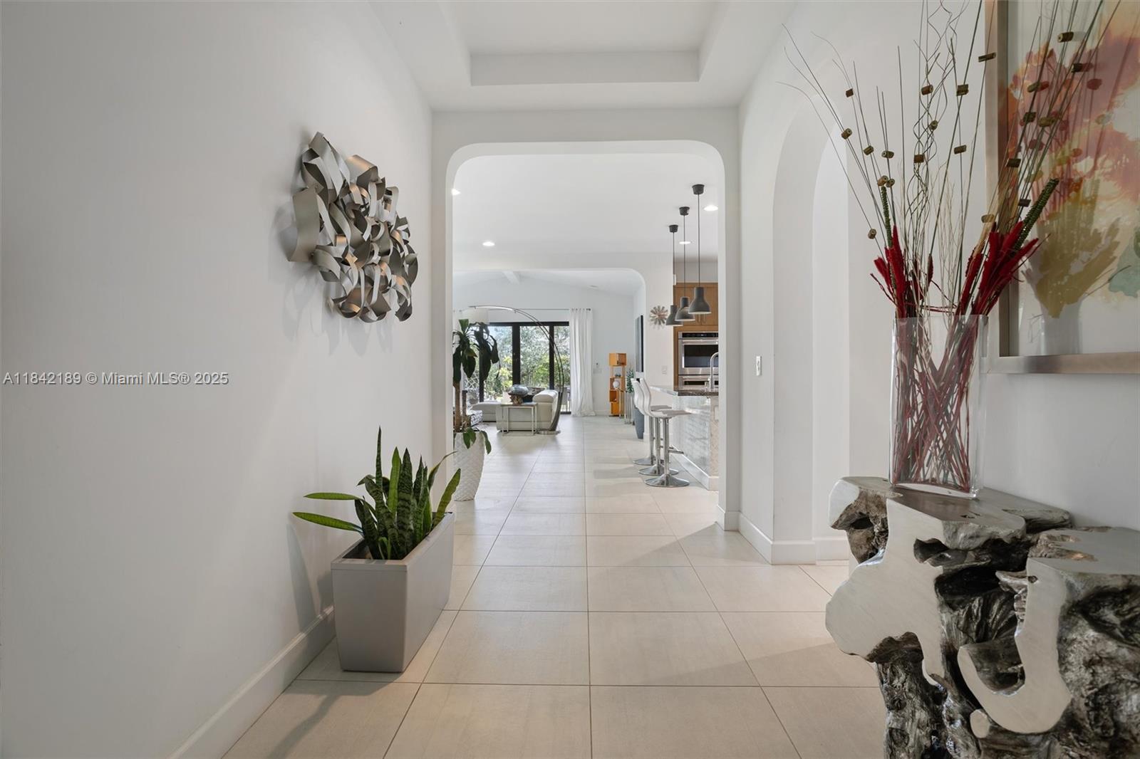 1126 SW 113th Way, Pembroke Pines, FL, 33025/$929,000 4 1126 SW 113th Way