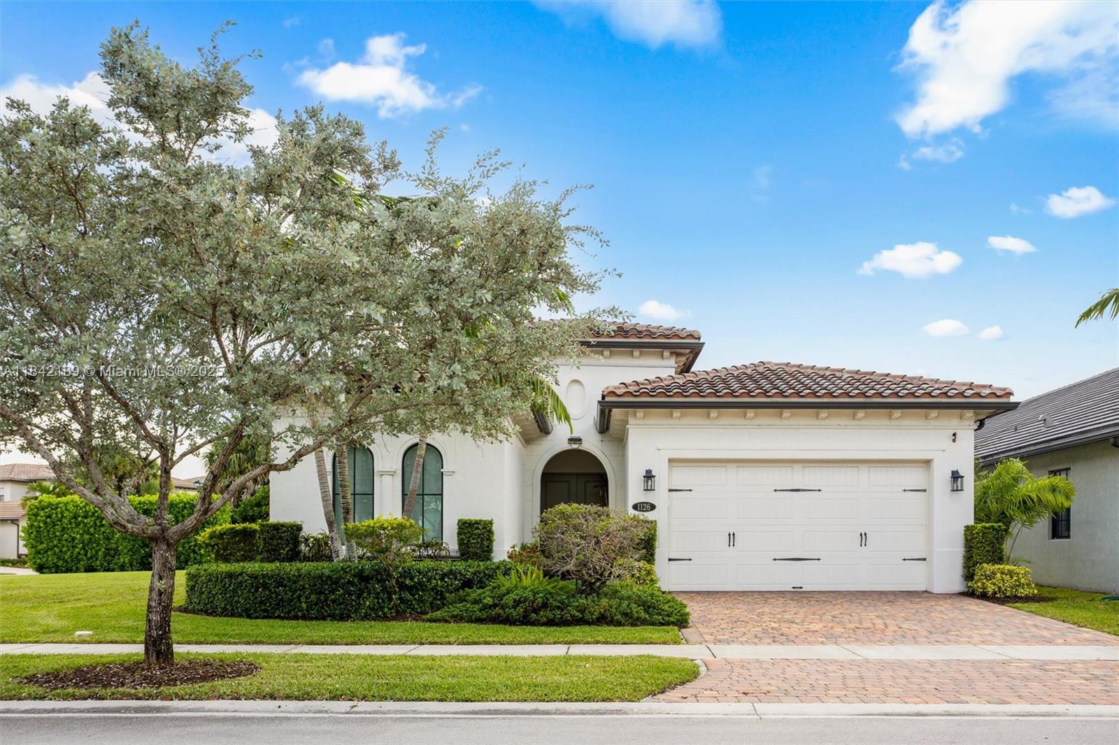 1126 SW 113th Way, Pembroke Pines, FL, 33025/$929,000 1 1126 SW 113th Way