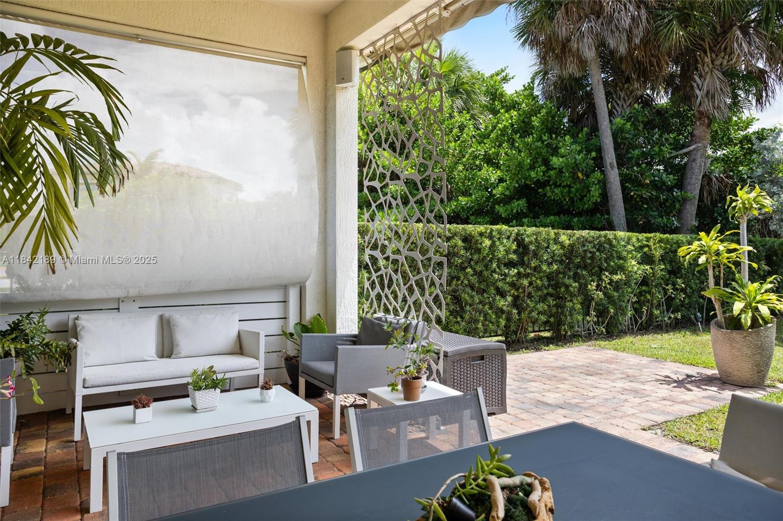 PEMBROKE LAKES SOUTH - Residential