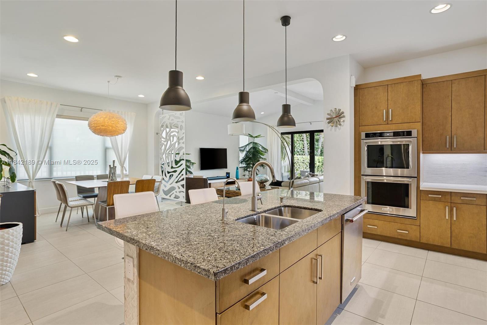 PEMBROKE LAKES SOUTH - Residential