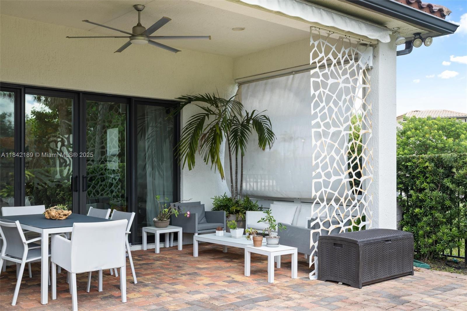 PEMBROKE LAKES SOUTH - Residential