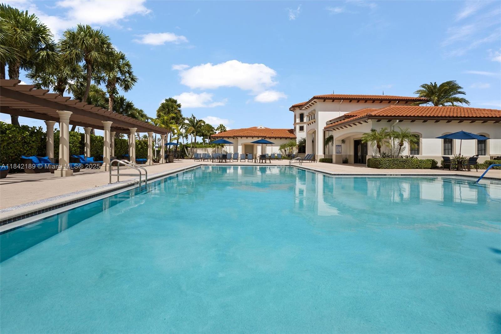 PEMBROKE LAKES SOUTH - Residential