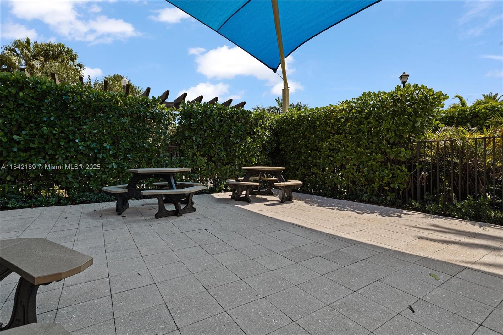 PEMBROKE LAKES SOUTH - Residential