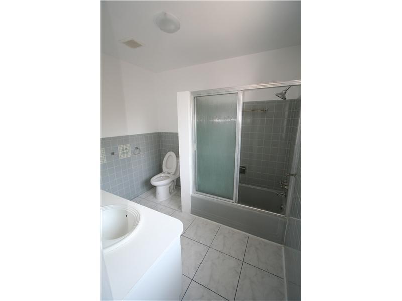 HOLLEMAN PARK - Residential Lease