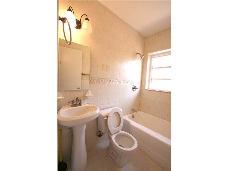 HOLLEMAN PARK - Residential Lease