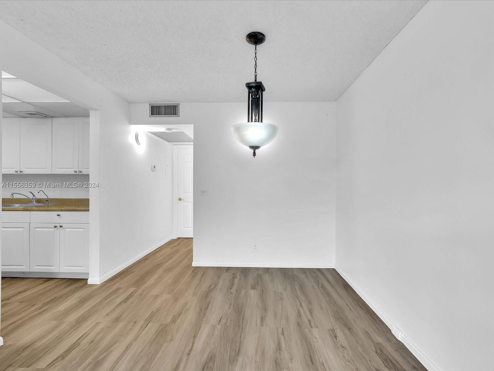 IVANHOE WEST - Residential
