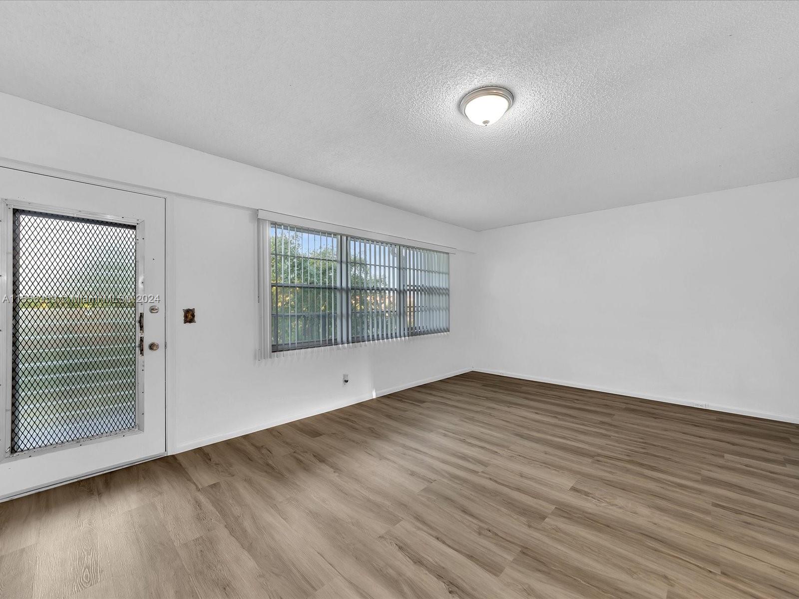 IVANHOE WEST - Residential