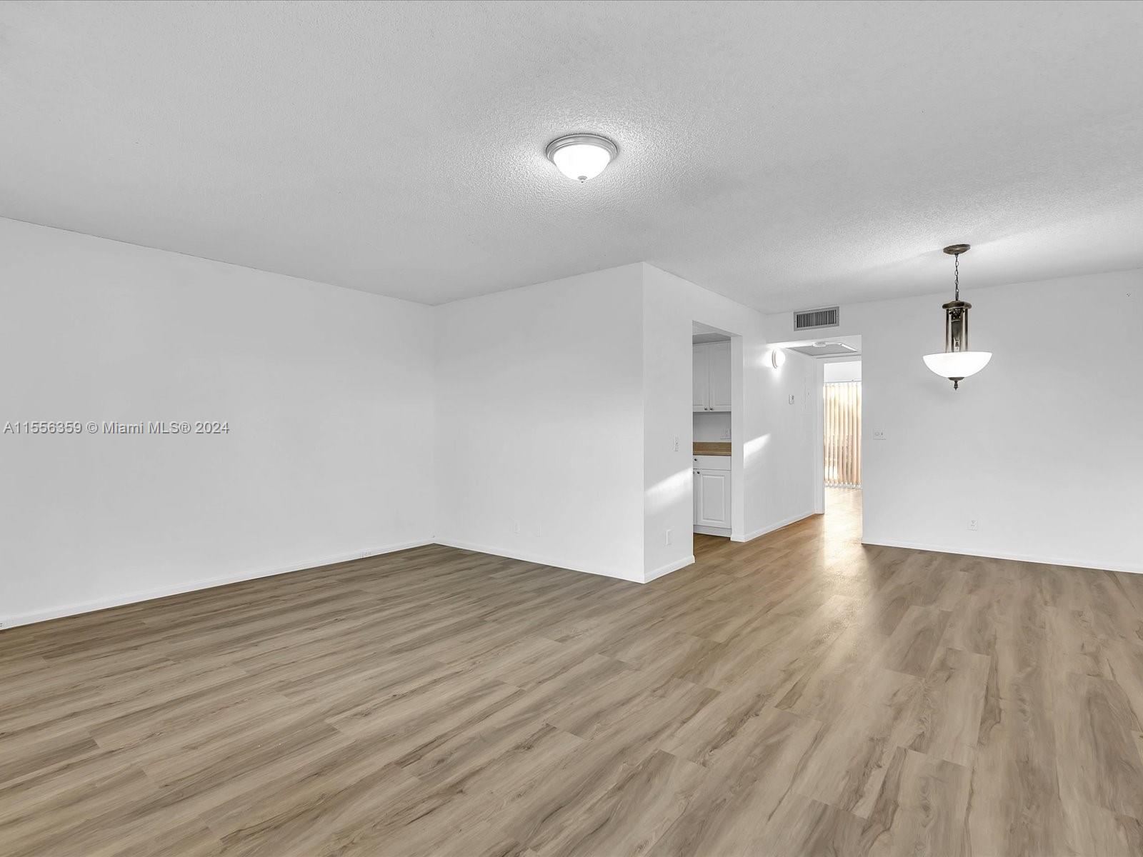 IVANHOE WEST - Residential