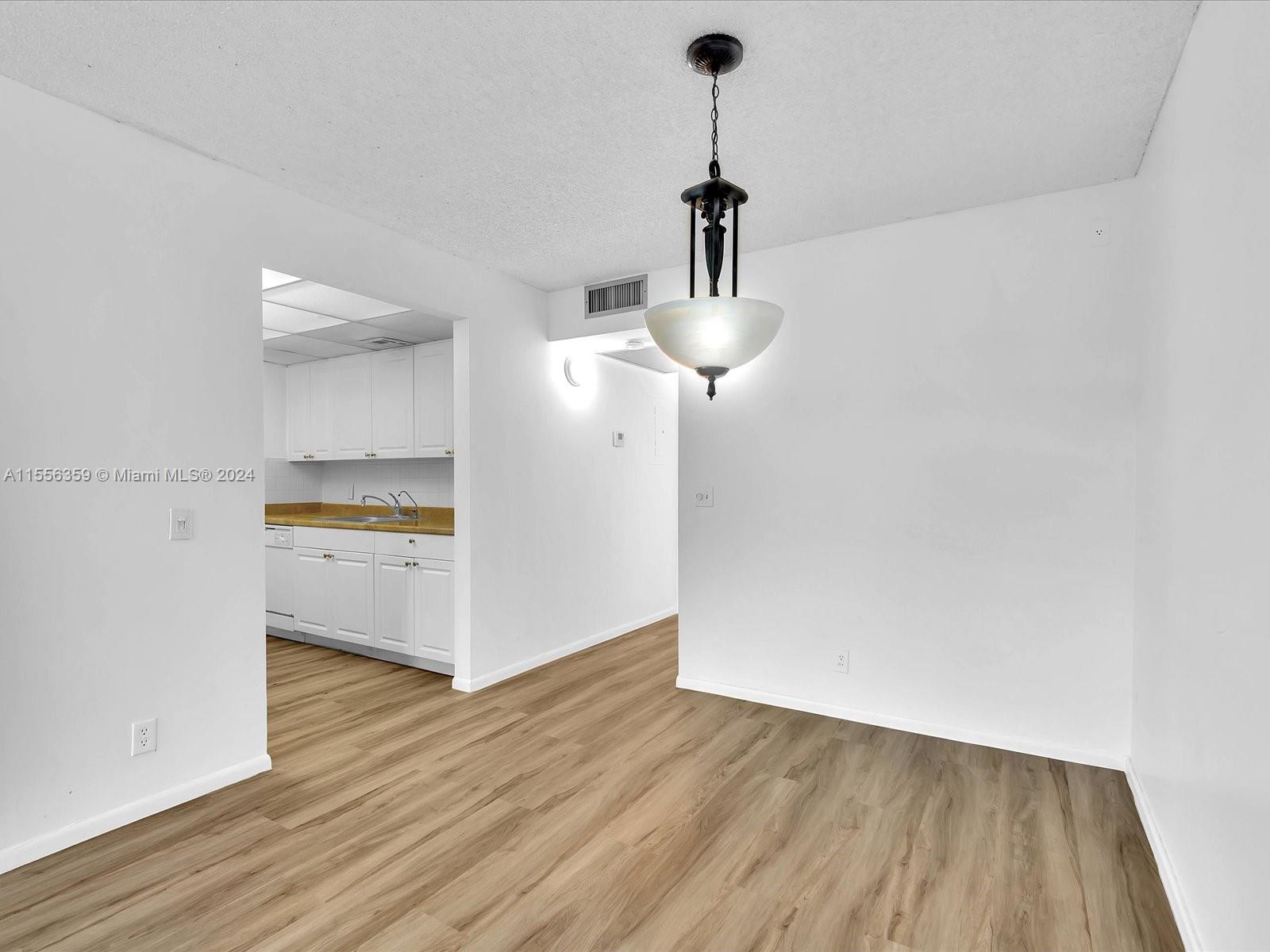 IVANHOE WEST - Residential