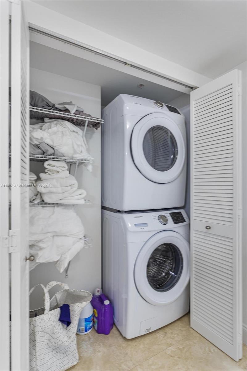 BRICKELL ON THE RIVER S T - Residential