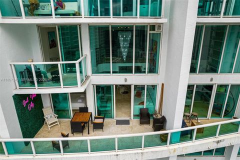 41 SE 5th St 2008 Miami FL 33131