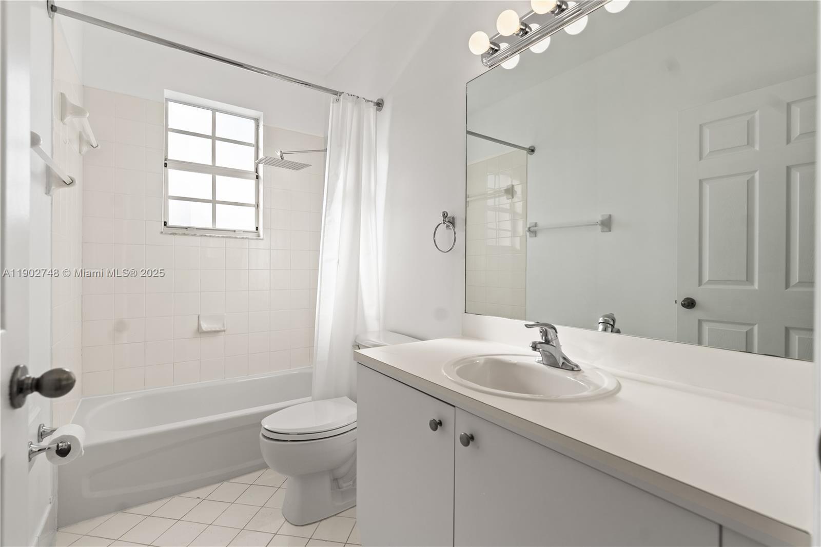 VILLAS AT CARMEL CONDO NO - Residential