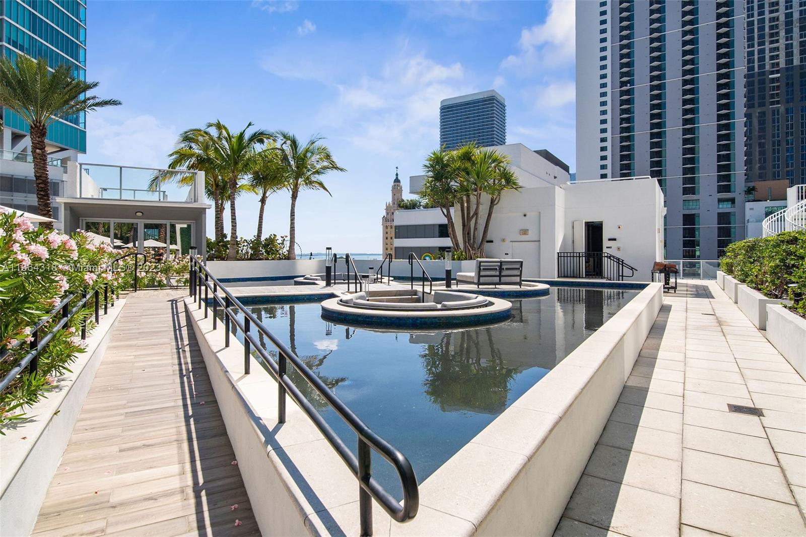 PARAMOUNT MIAMI WORLDCENT - Residential