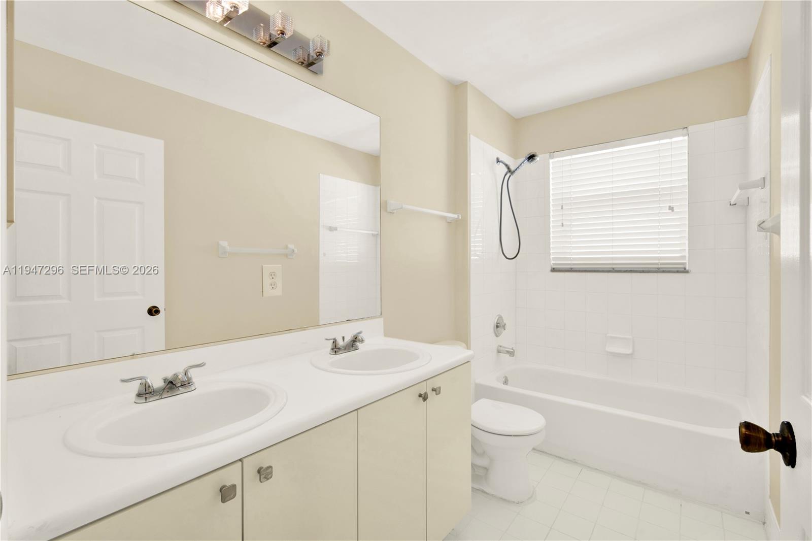 SILVER SHORES - Residential