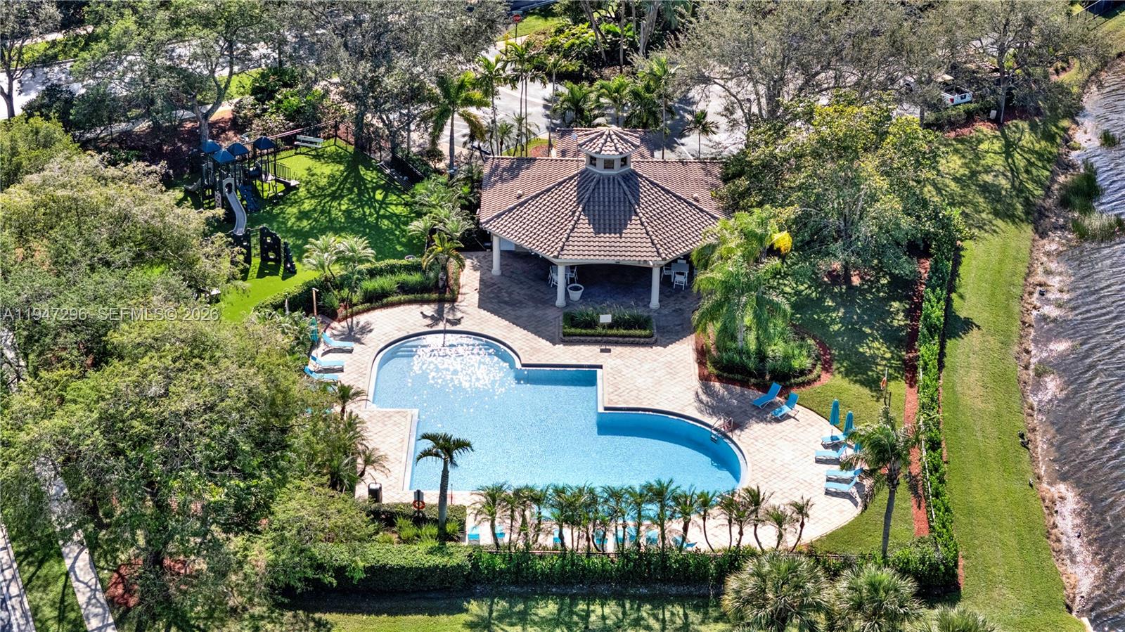 SILVER SHORES - Residential