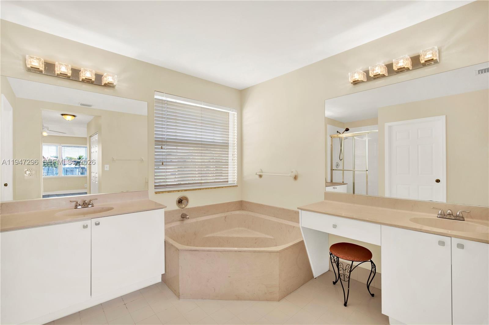 SILVER SHORES - Residential