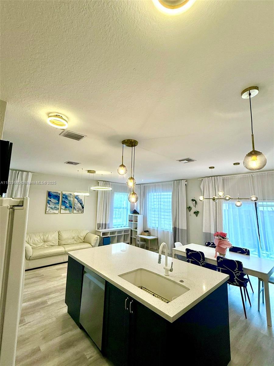 VIA VENTURA NEIGHBORHOOD - Residential Lease