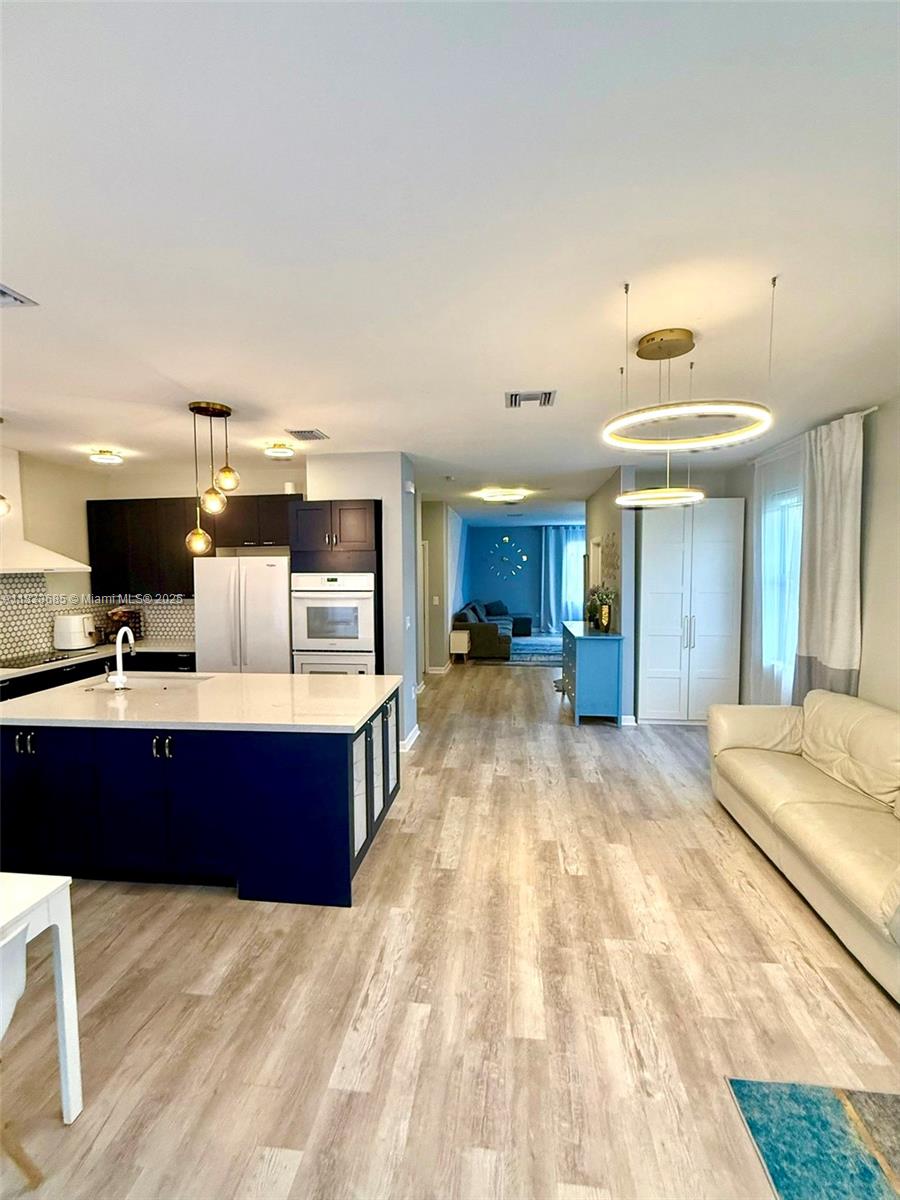 VIA VENTURA NEIGHBORHOOD - Residential Lease