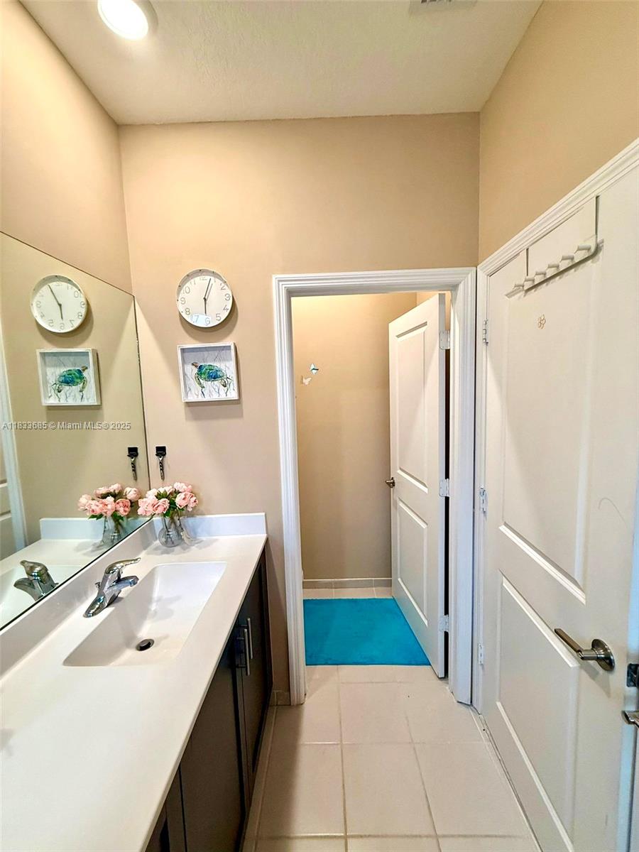 VIA VENTURA NEIGHBORHOOD - Residential Lease