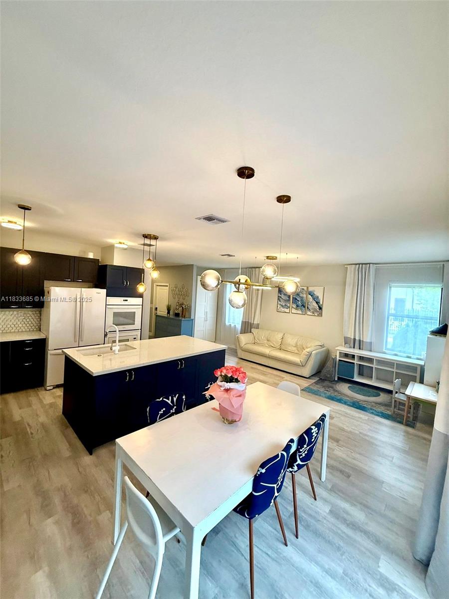VIA VENTURA NEIGHBORHOOD - Residential Lease