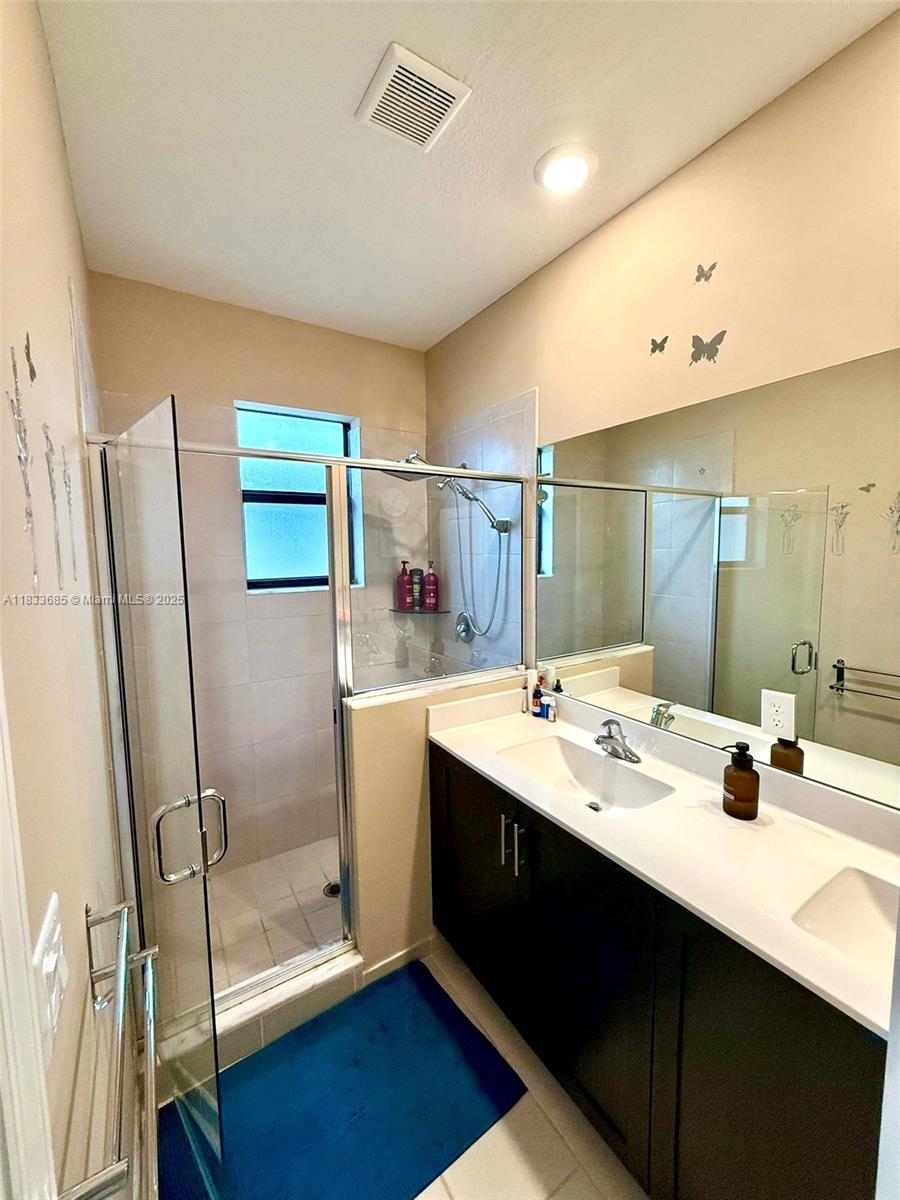 VIA VENTURA NEIGHBORHOOD - Residential Lease
