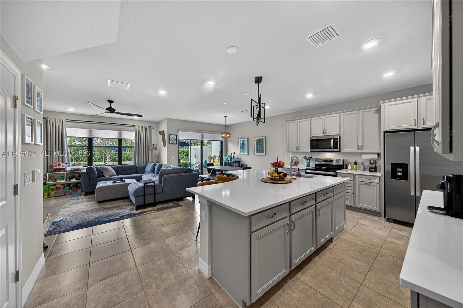 4409 W Appleton Cir W