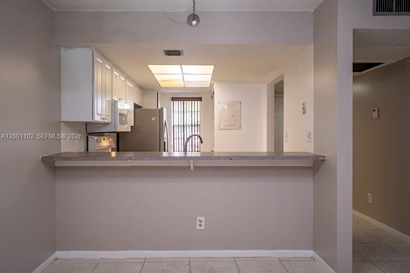 SHERWOOD GARDENS CONDO - Residential Lease