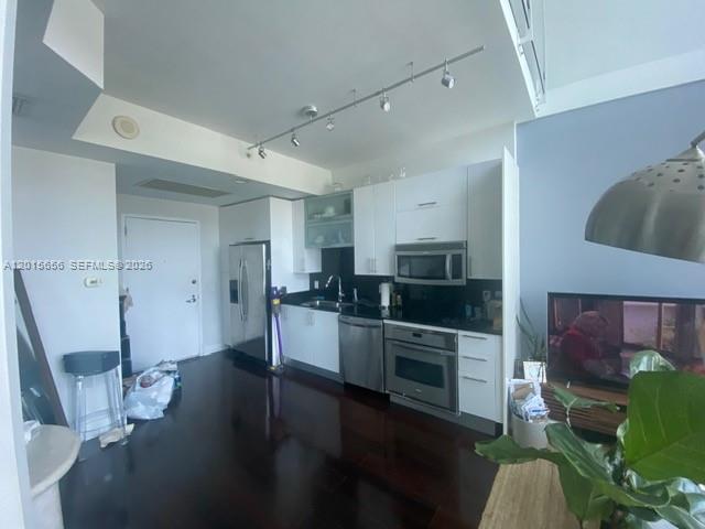 60 SW 13th St 4611