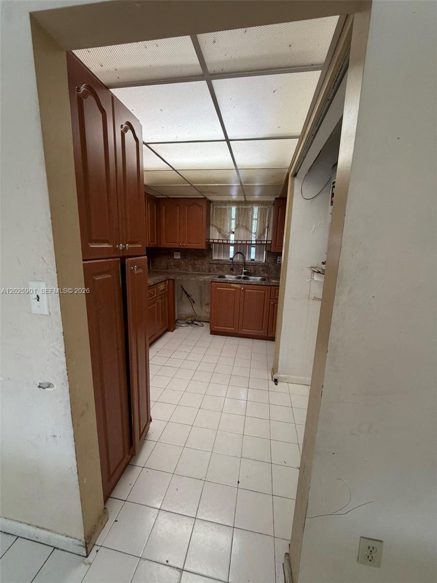 COUNTRY CLUB VILLAS TH CO - Residential