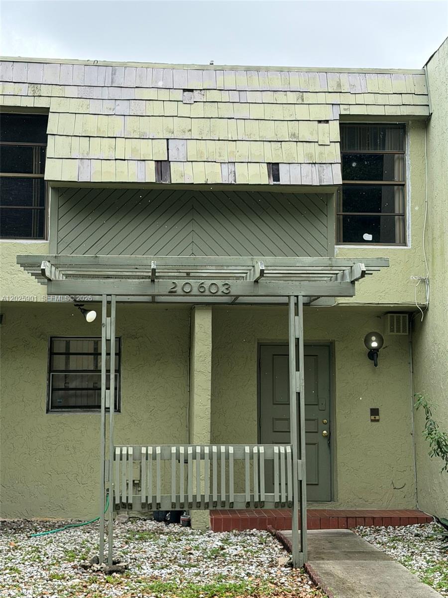 COUNTRY CLUB VILLAS TH CO - Residential