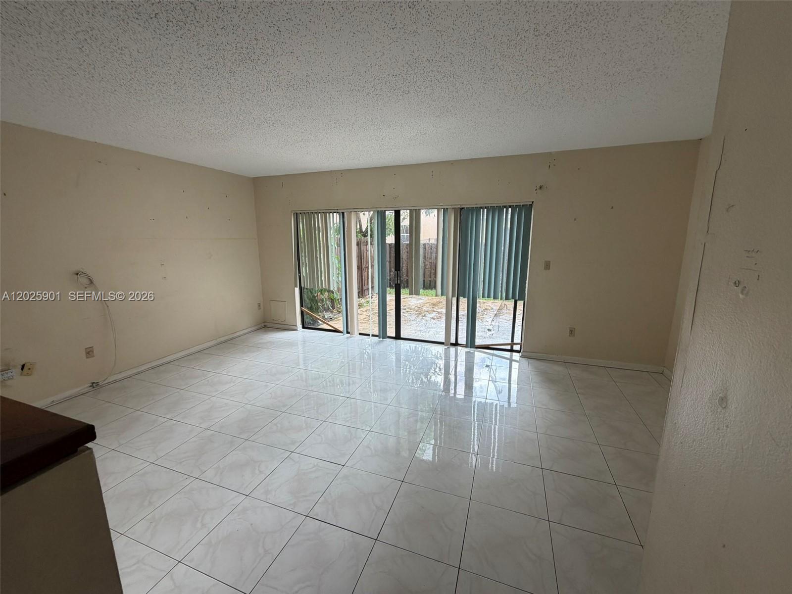 COUNTRY CLUB VILLAS TH CO - Residential