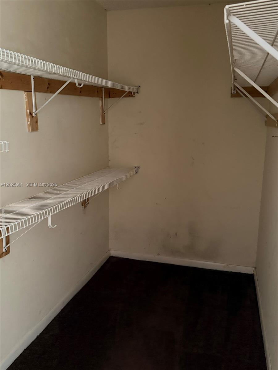 COUNTRY CLUB VILLAS TH CO - Residential