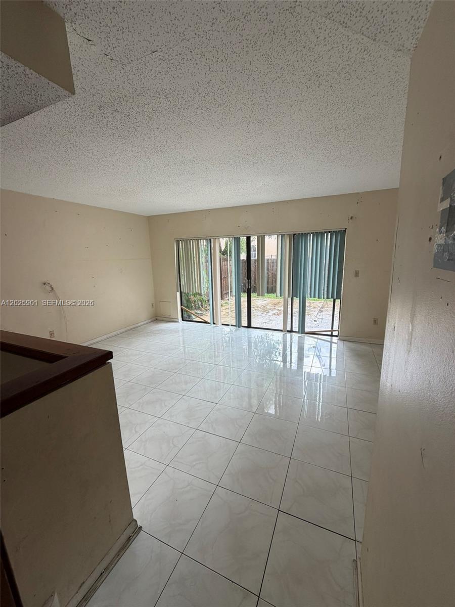 COUNTRY CLUB VILLAS TH CO - Residential