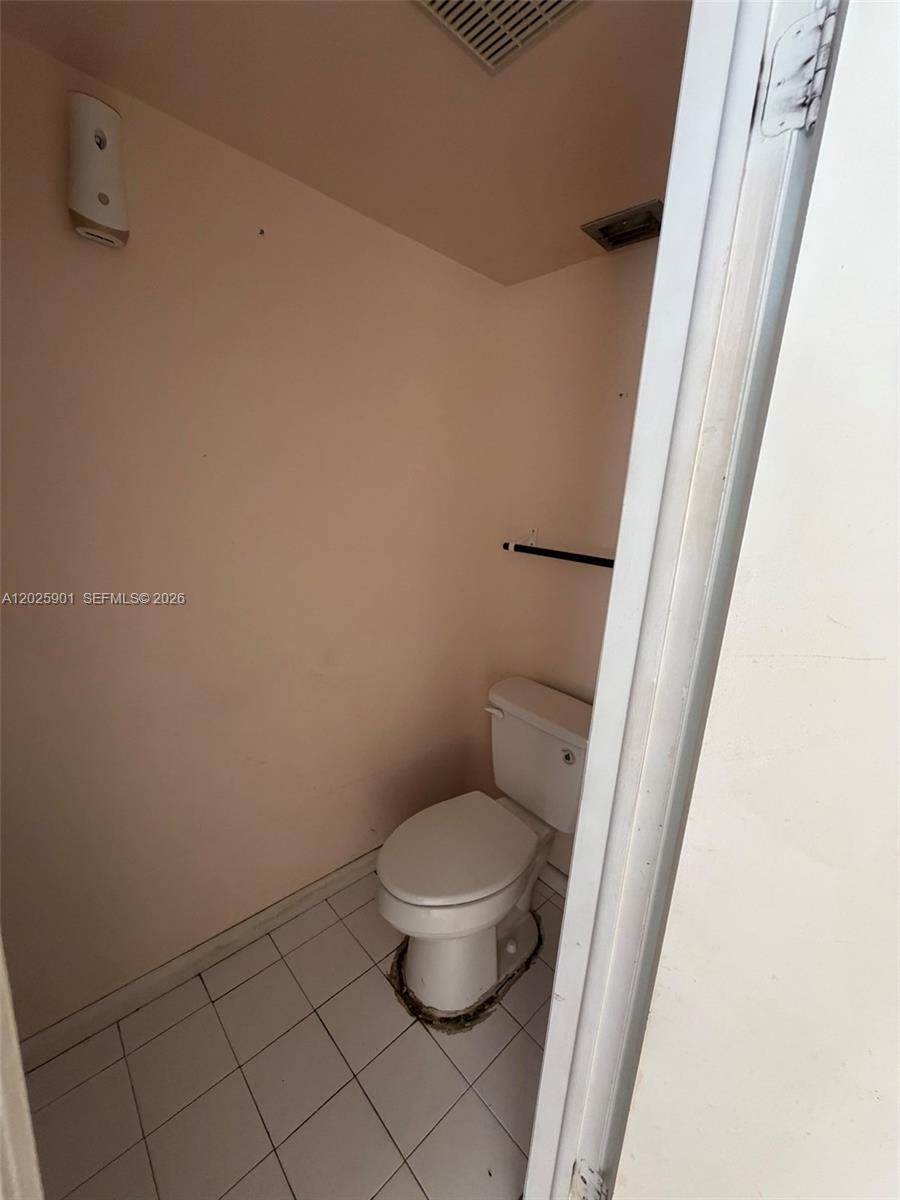 COUNTRY CLUB VILLAS TH CO - Residential