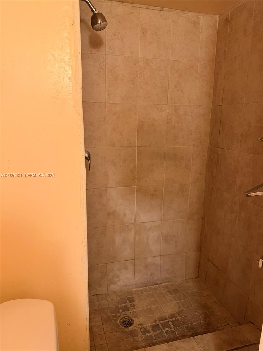 COUNTRY CLUB VILLAS TH CO - Residential