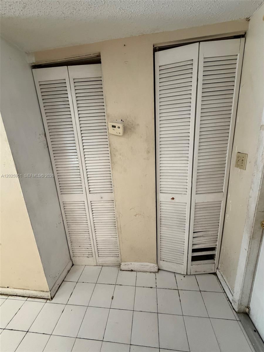 COUNTRY CLUB VILLAS TH CO - Residential