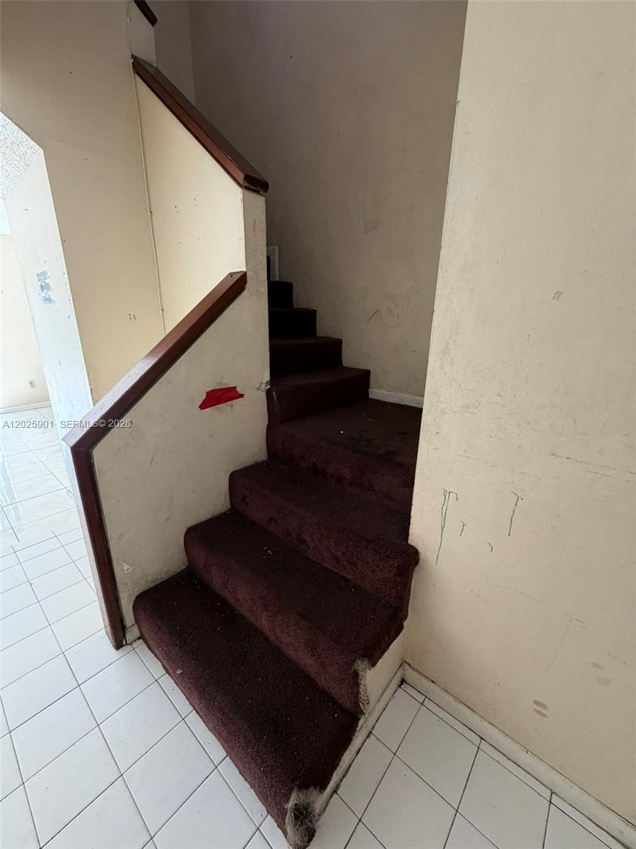 COUNTRY CLUB VILLAS TH CO - Residential