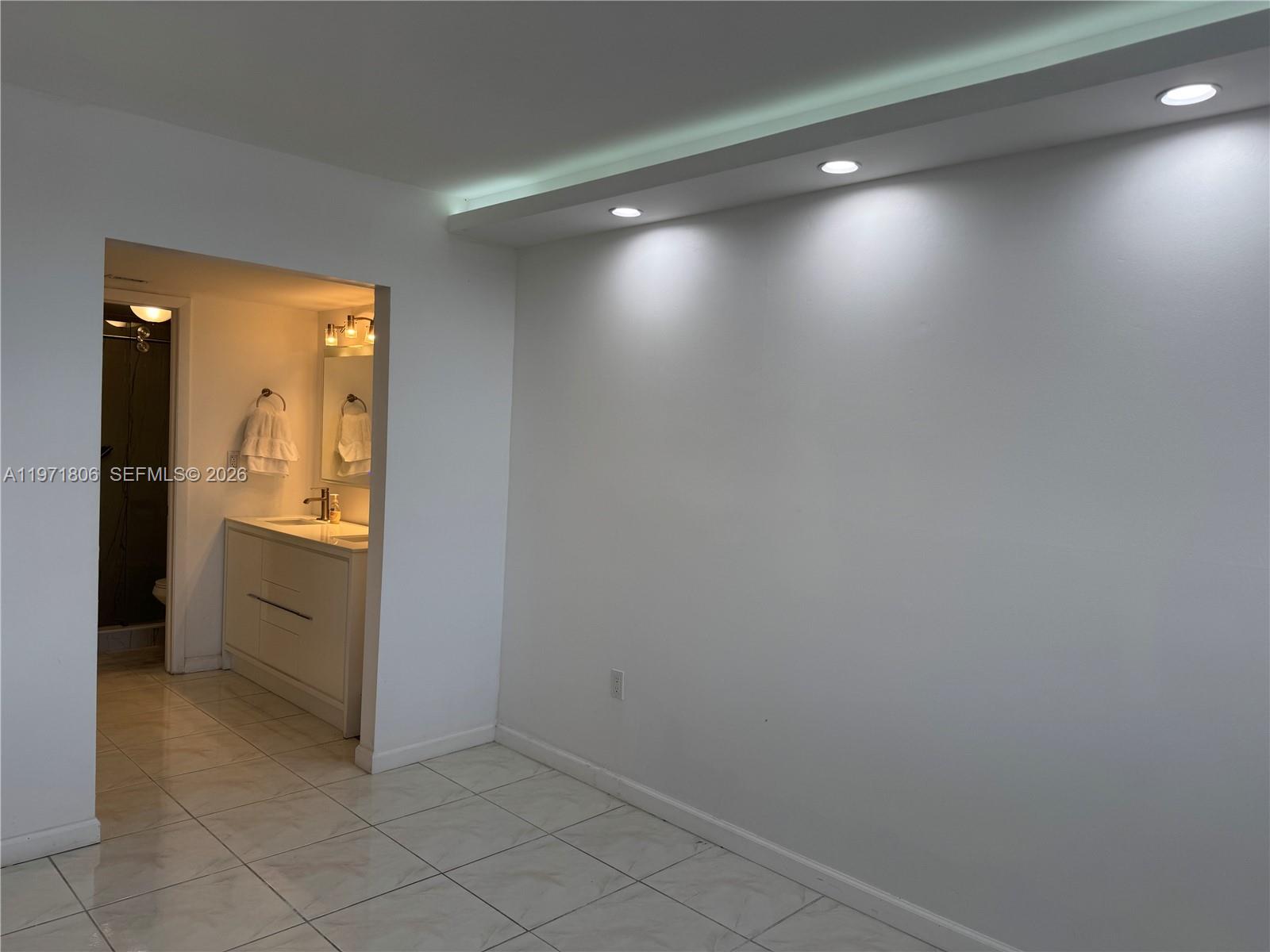 COLONY POINT 4 CONDO - Residential