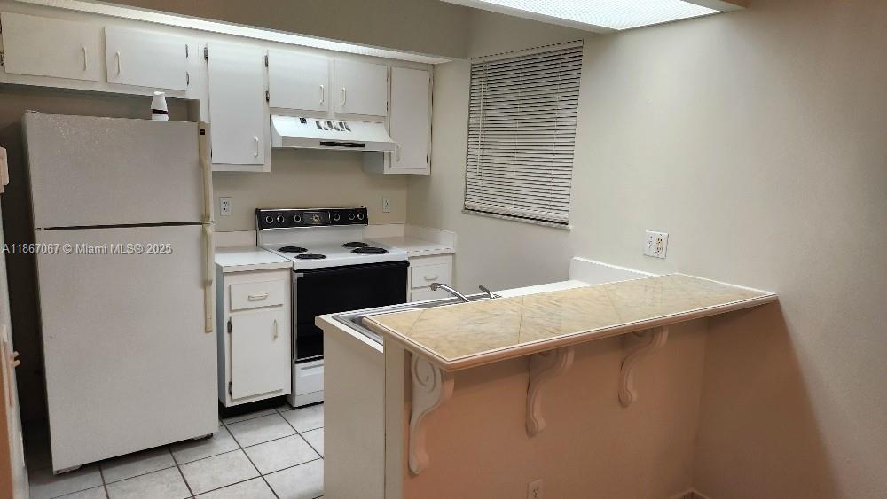 KEYS GATE CONDO NO FOUR - Residential